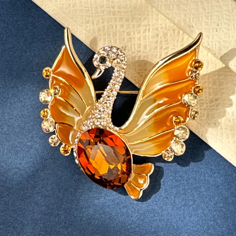 铜合金仿水晶胸针 天鹅红水晶胸针R0936