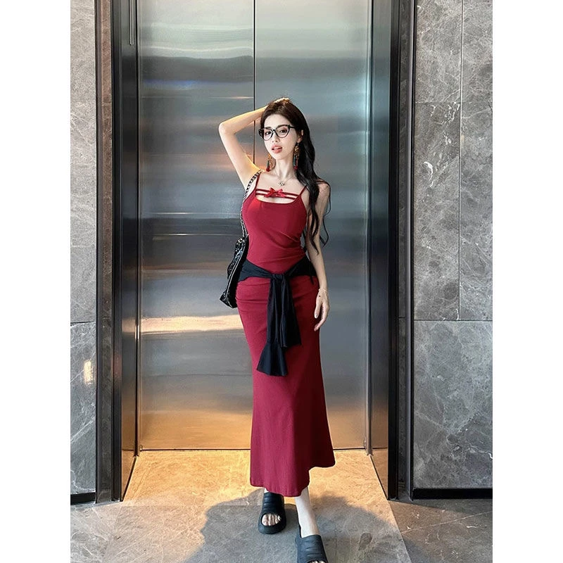 红色一字领高弹力连衣裙2024秋冬红人上新吊带裙微胖辣妹包臀长裙