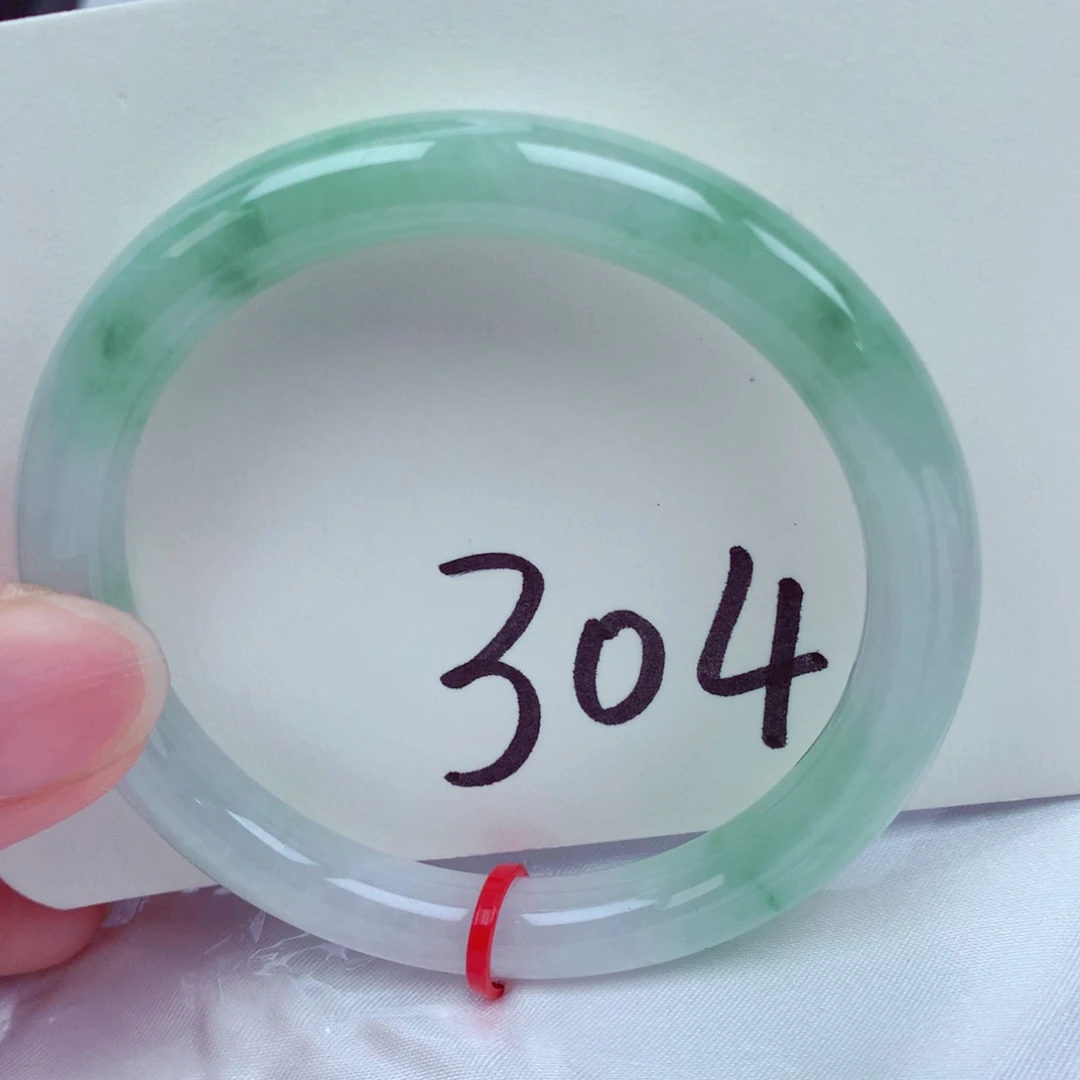 翡翠手镯未镶嵌翡翠