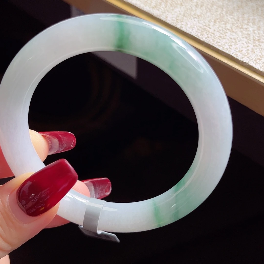 翡翠手镯未镶嵌手镯