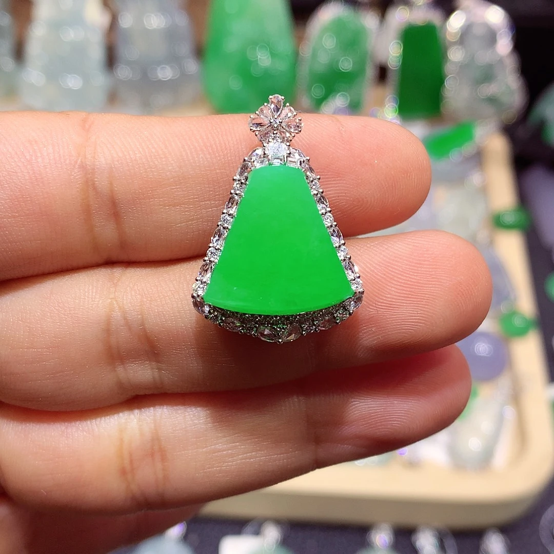 翡翠18K金镶嵌颈饰