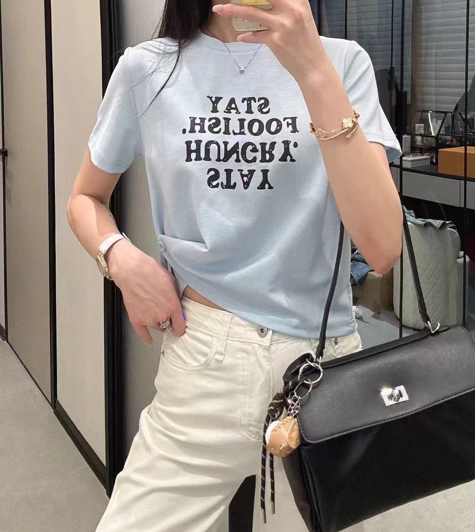 乐缘夏季钮扣设计英文字母T恤上衣