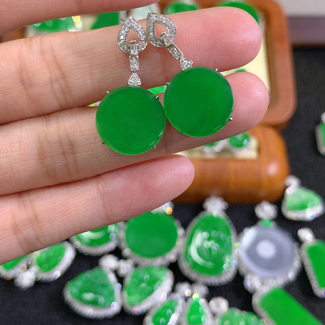 【闪购商品】翡翠18K金镶嵌耳钉圆牌
