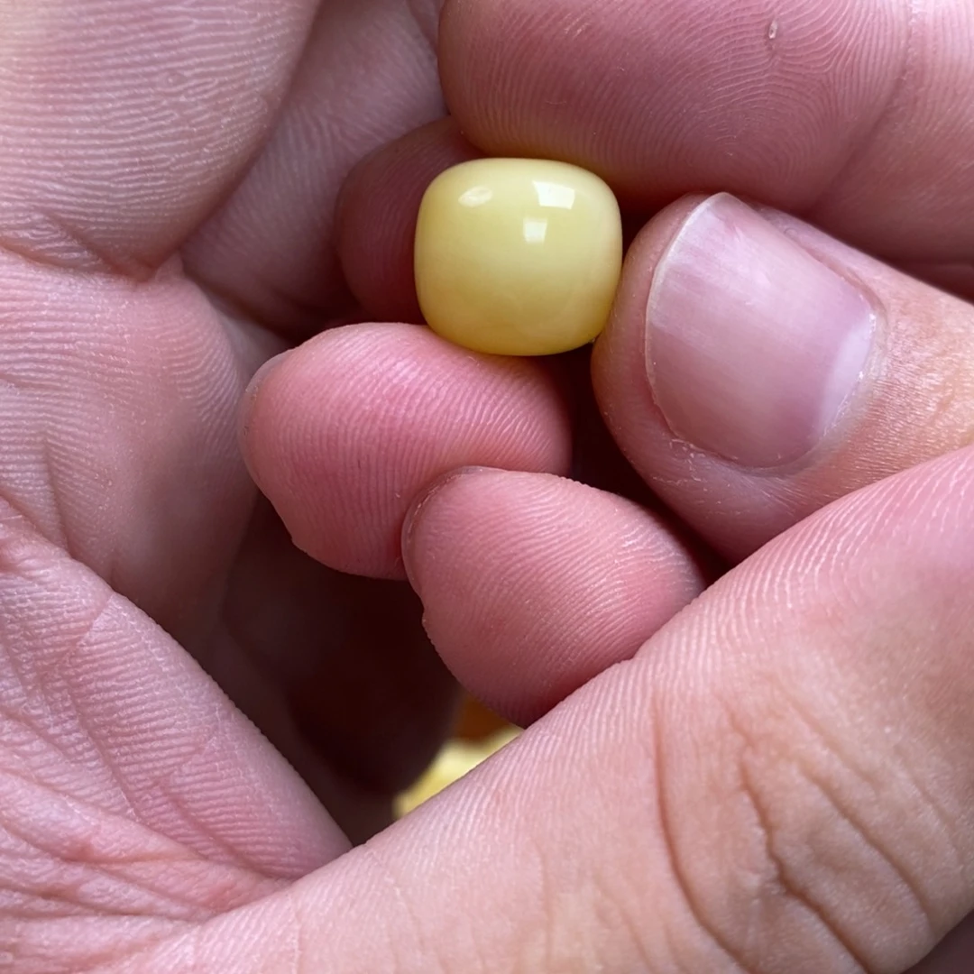 未镶嵌蜜蜡裸石六*