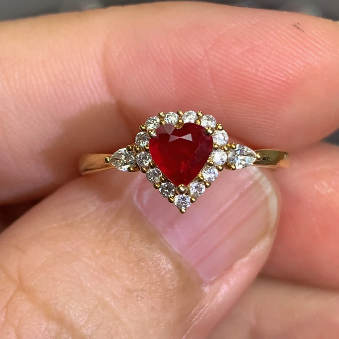 红宝石戒指18K金镶嵌