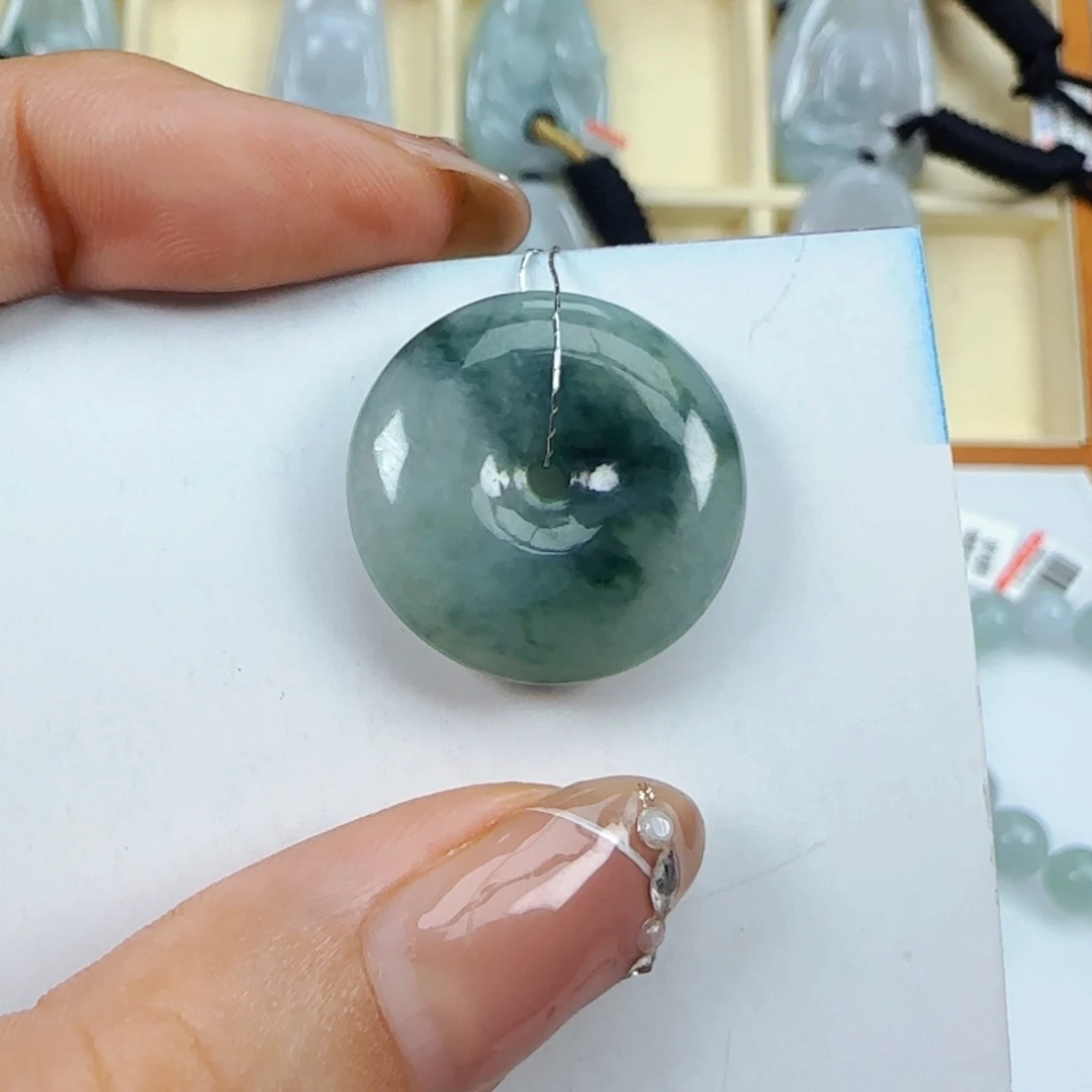 吉***顺翡翠未镶嵌颈饰