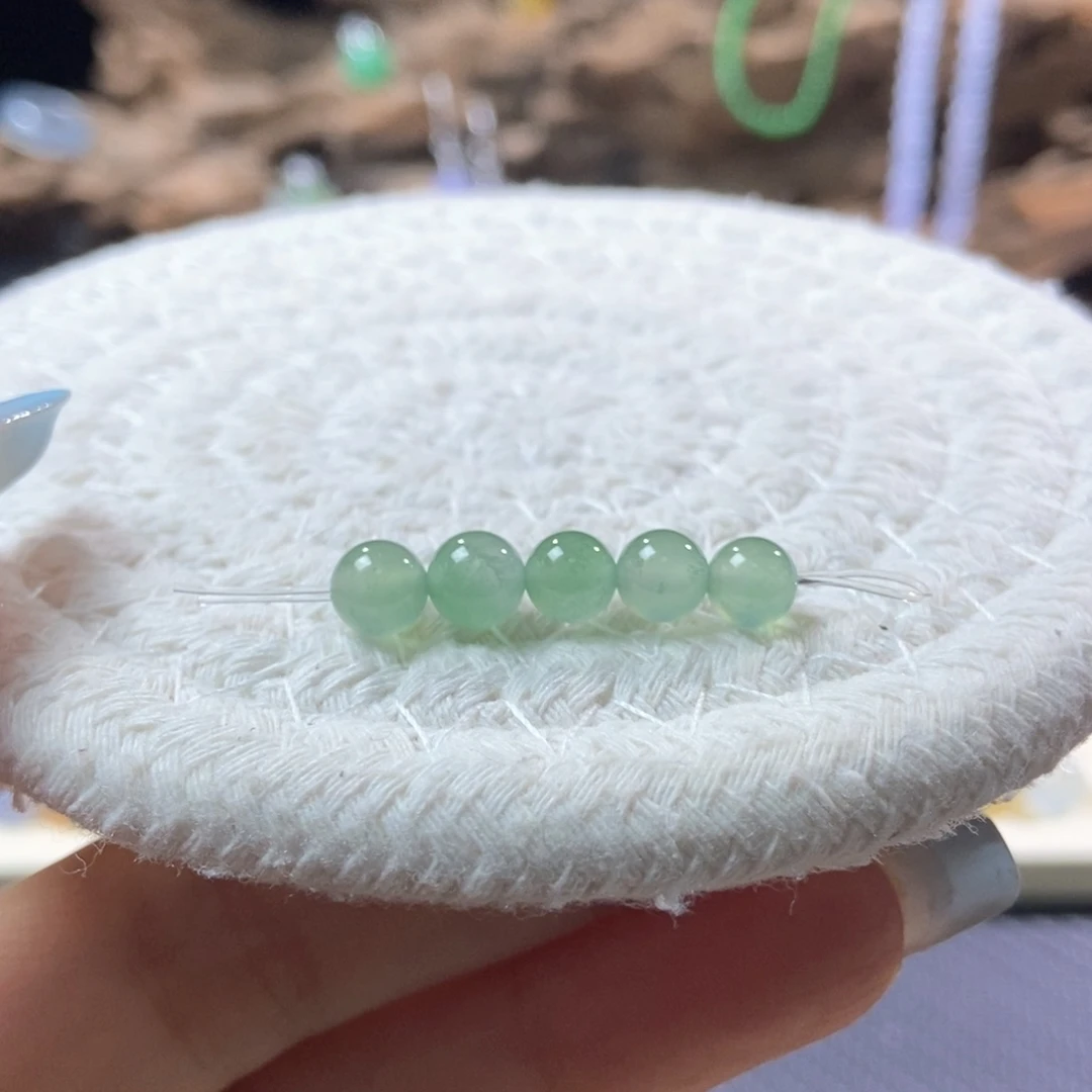 翡翠散珠翡翠冰浅绿小珠6+mm多样性发一