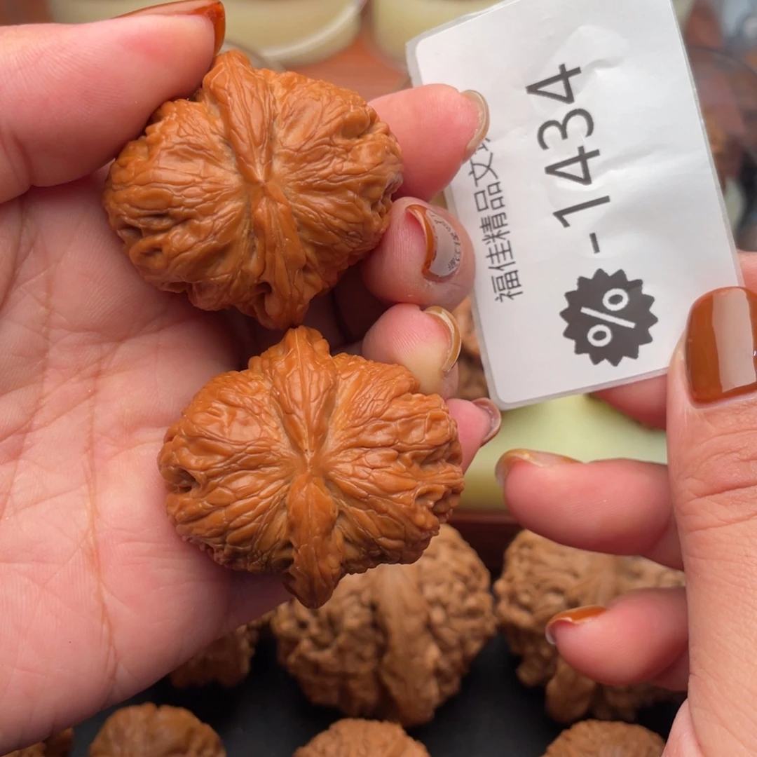 文玩核桃把件42翘肩金锭元宝