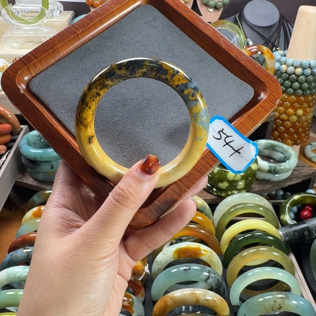 蛇纹石玉未镶嵌手镯