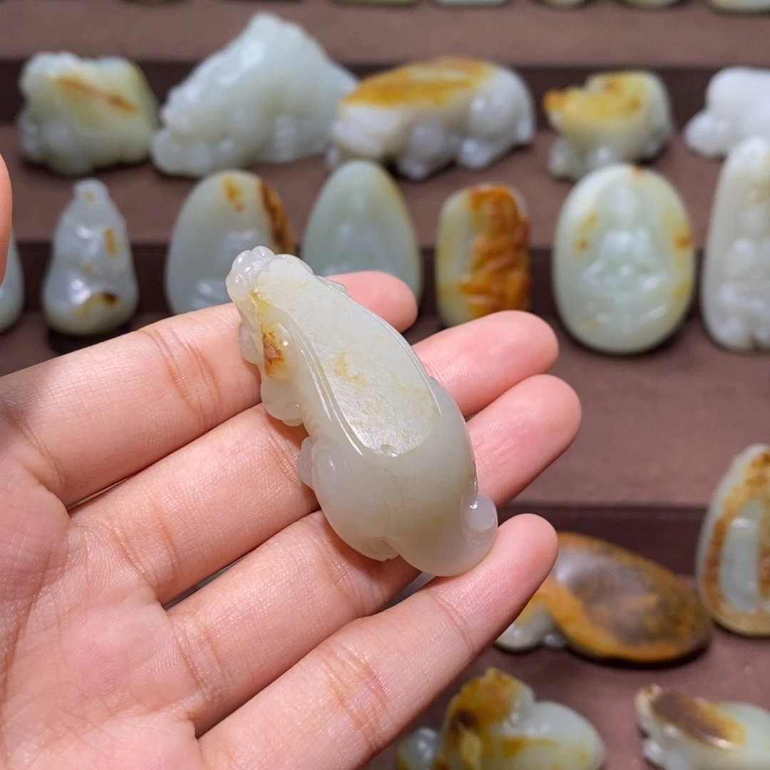 舍***得颈饰未镶嵌和田玉
