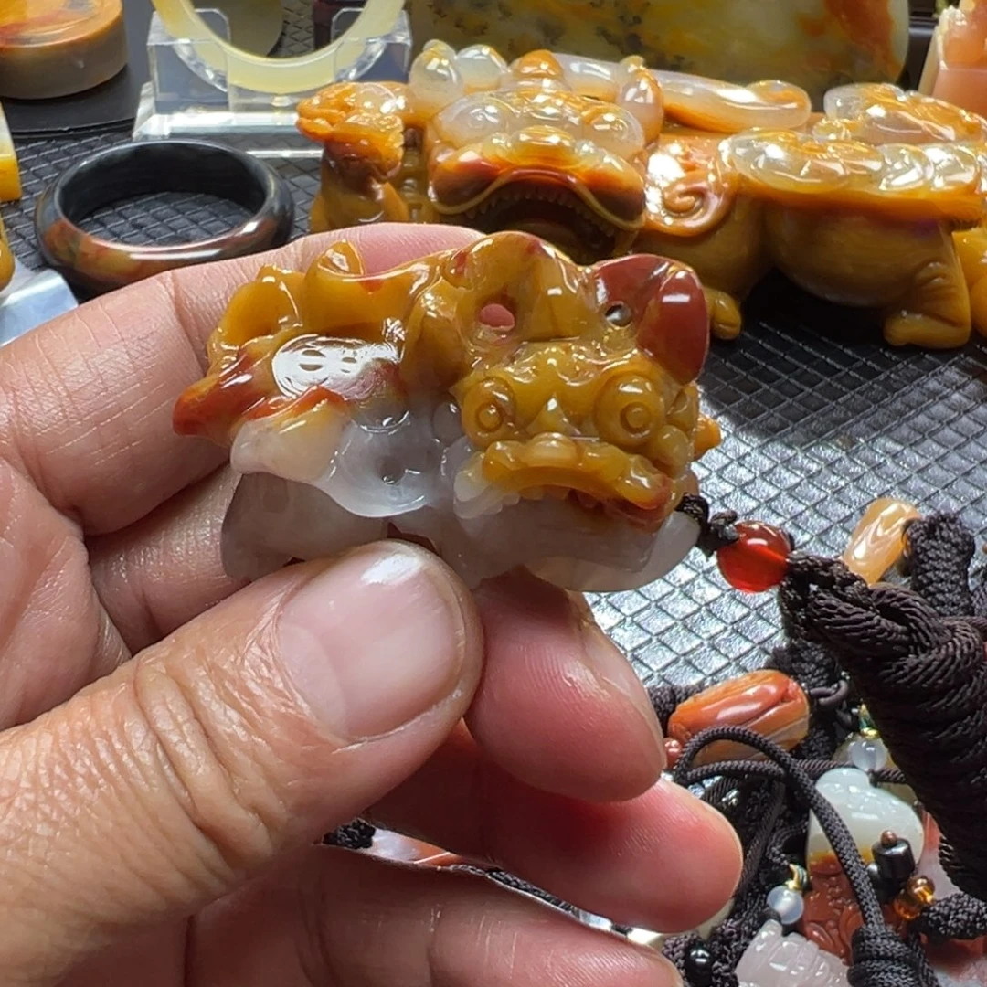 石英质玉未镶嵌颈饰