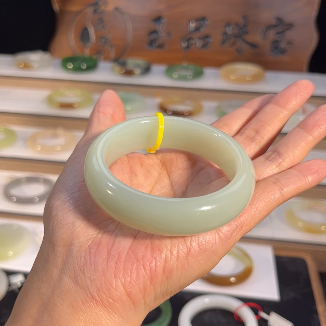 和田玉未镶嵌手镯  「且末奶蓝」知性温婉气质