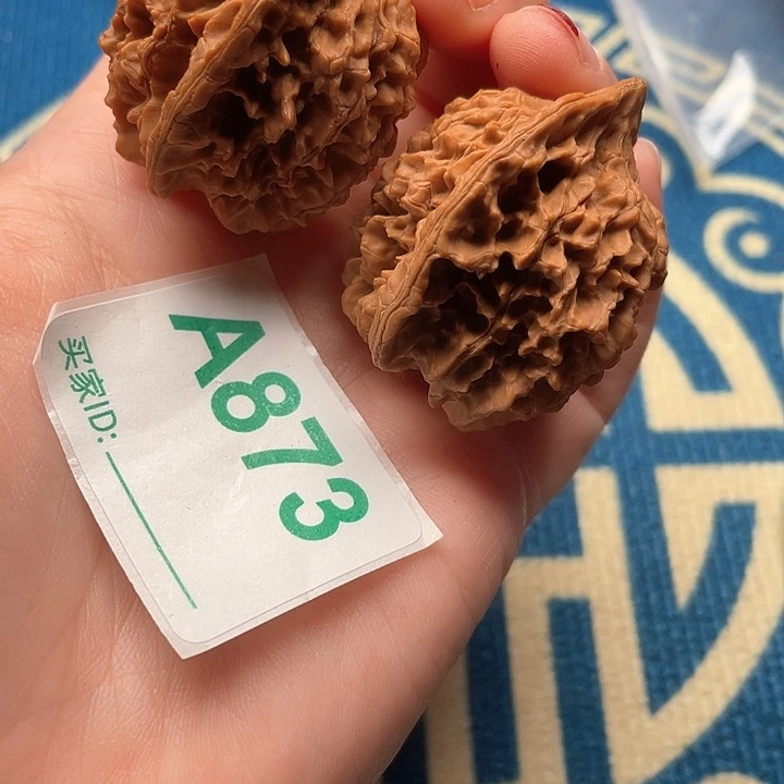 文玩核桃把件蟠龙纹