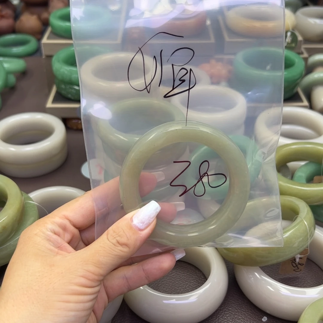 石英岩玉手镯未镶嵌@****?