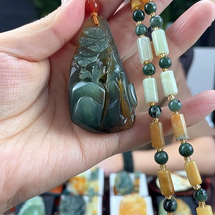 蛇纹石玉颈饰未镶嵌