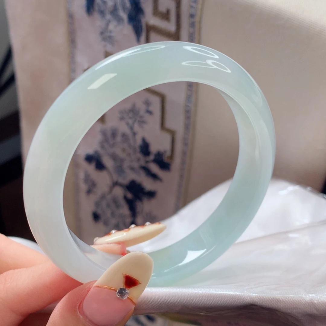翡翠手镯未镶嵌58圈口