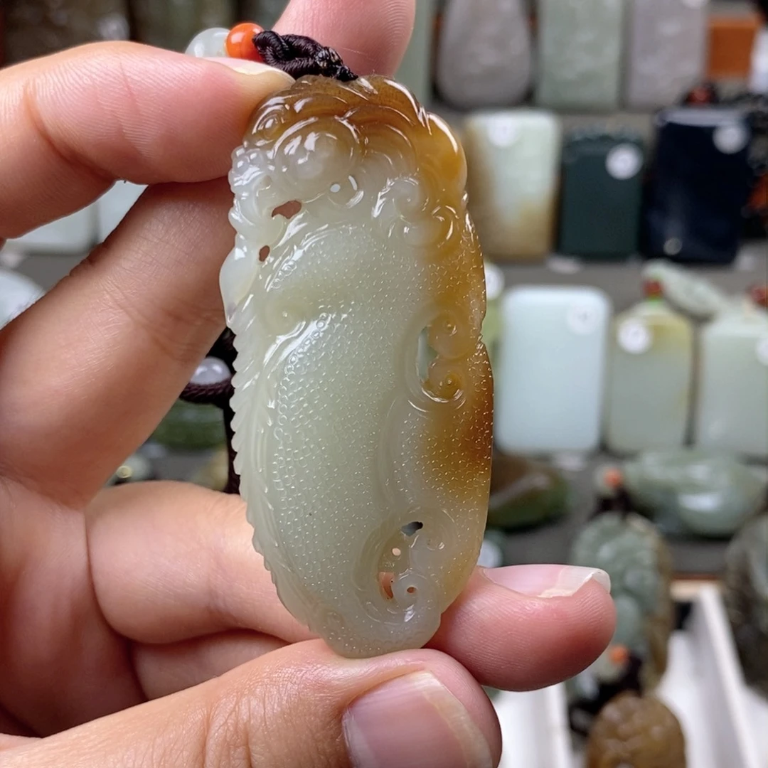 颈饰未镶嵌和田玉（糖玉）