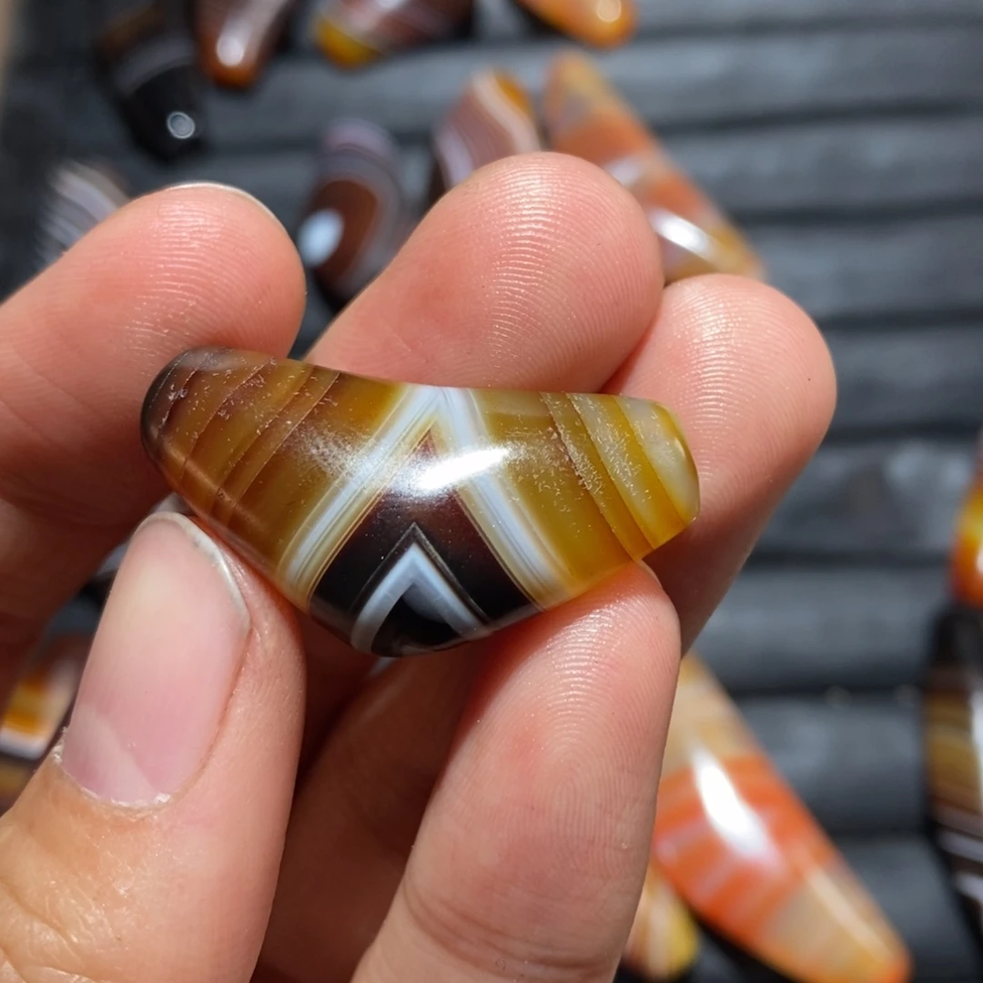 玛瑙/玉髓颈饰未镶嵌岩***局