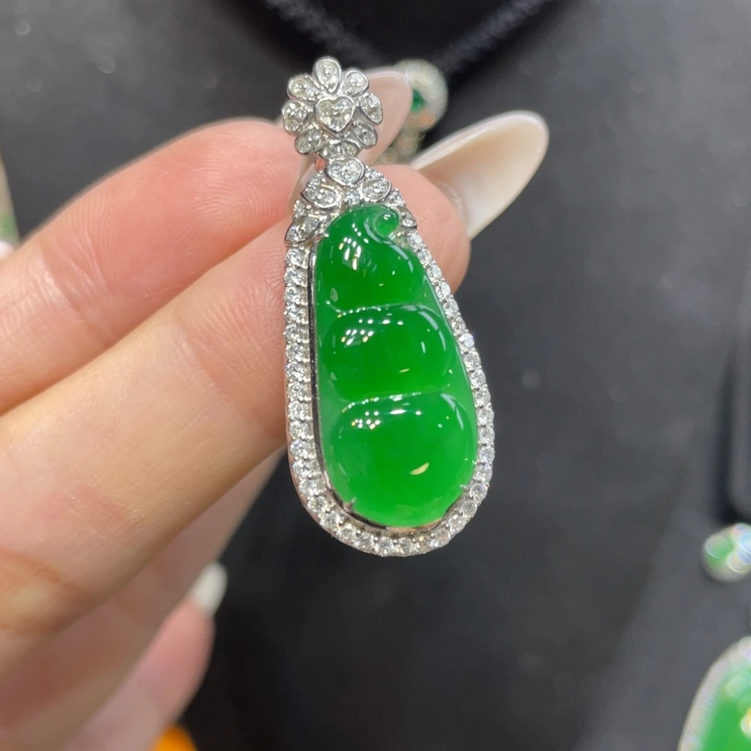 翡翠18K金镶嵌颈饰天然缅甸翡翠a货