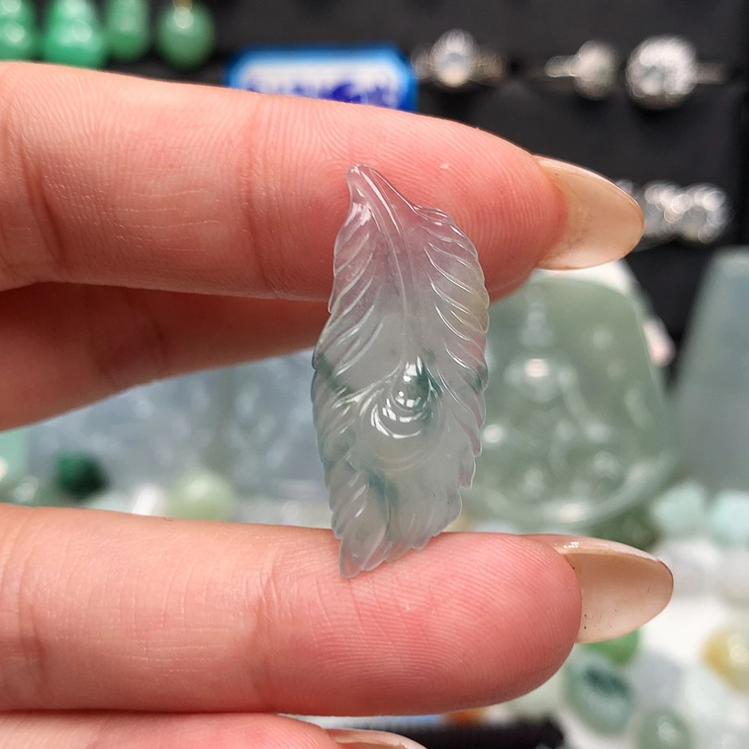 翡翠未镶嵌颈饰飘花孔雀羽毛