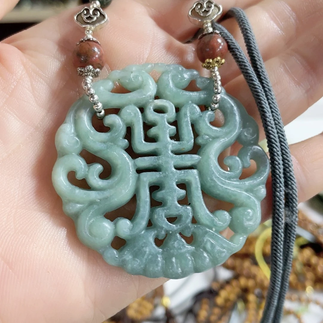 蛇纹石玉颈饰未镶嵌