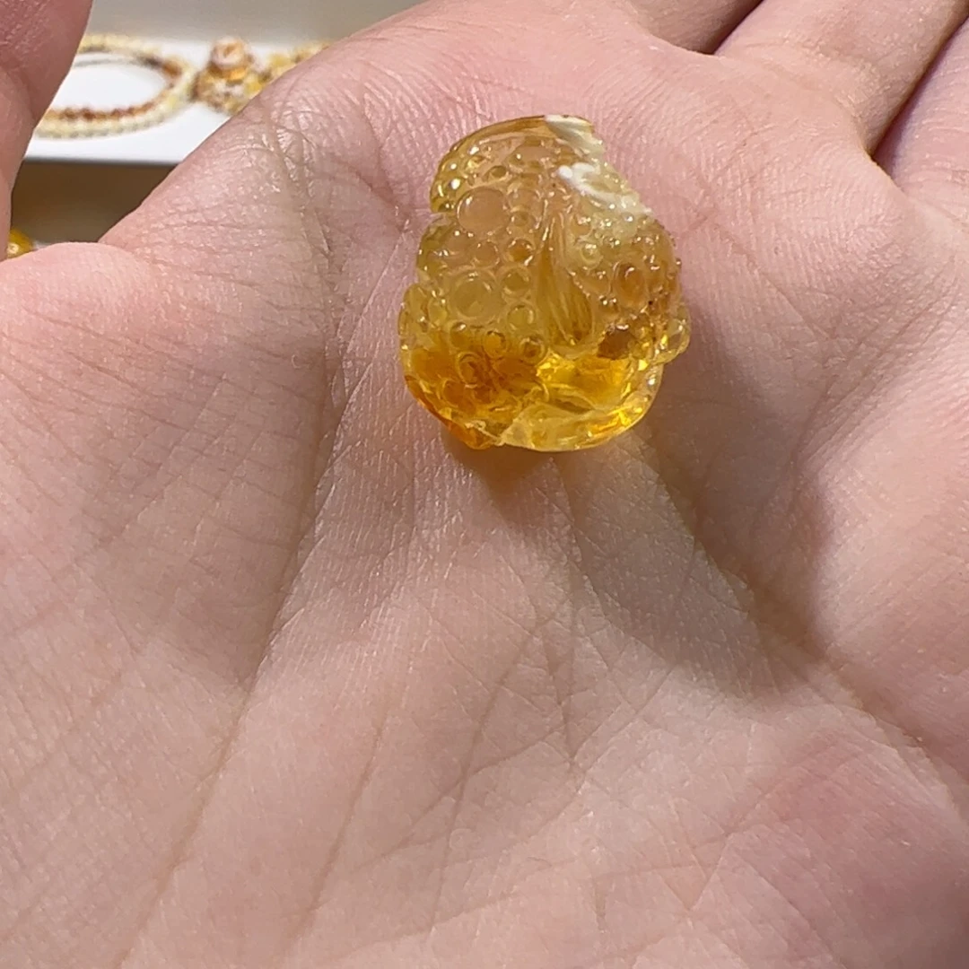 琥珀未镶嵌珠宝奇石金瓷白三足，金蟾