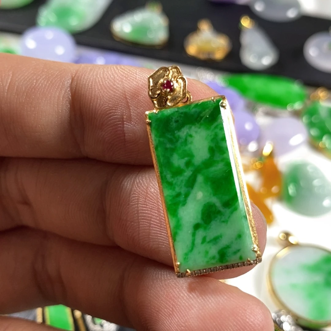 翡翠颈饰18K金镶嵌翡翠