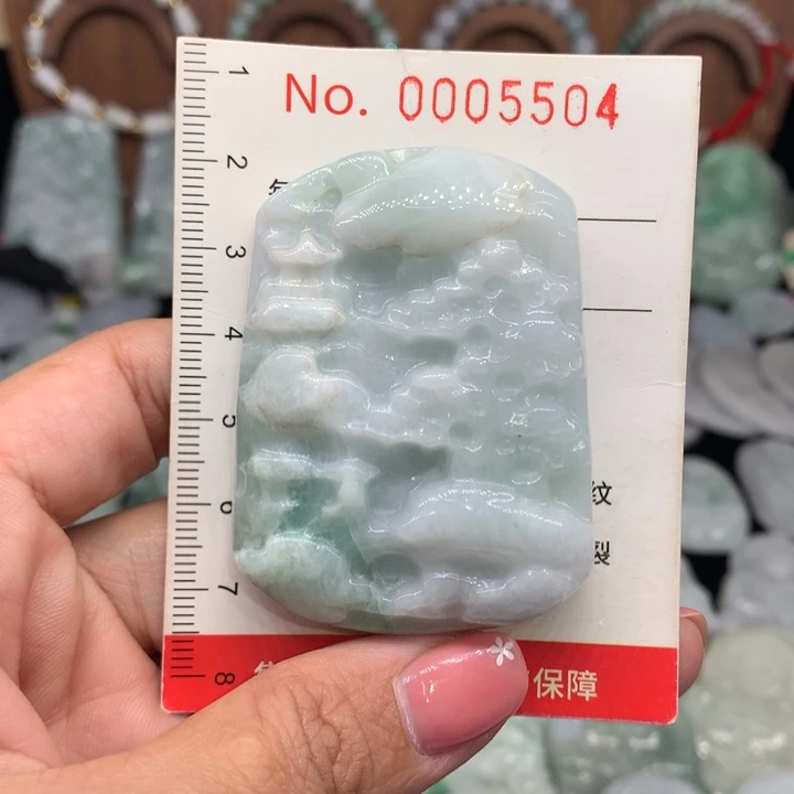 翡翠未镶嵌颈饰微瑕