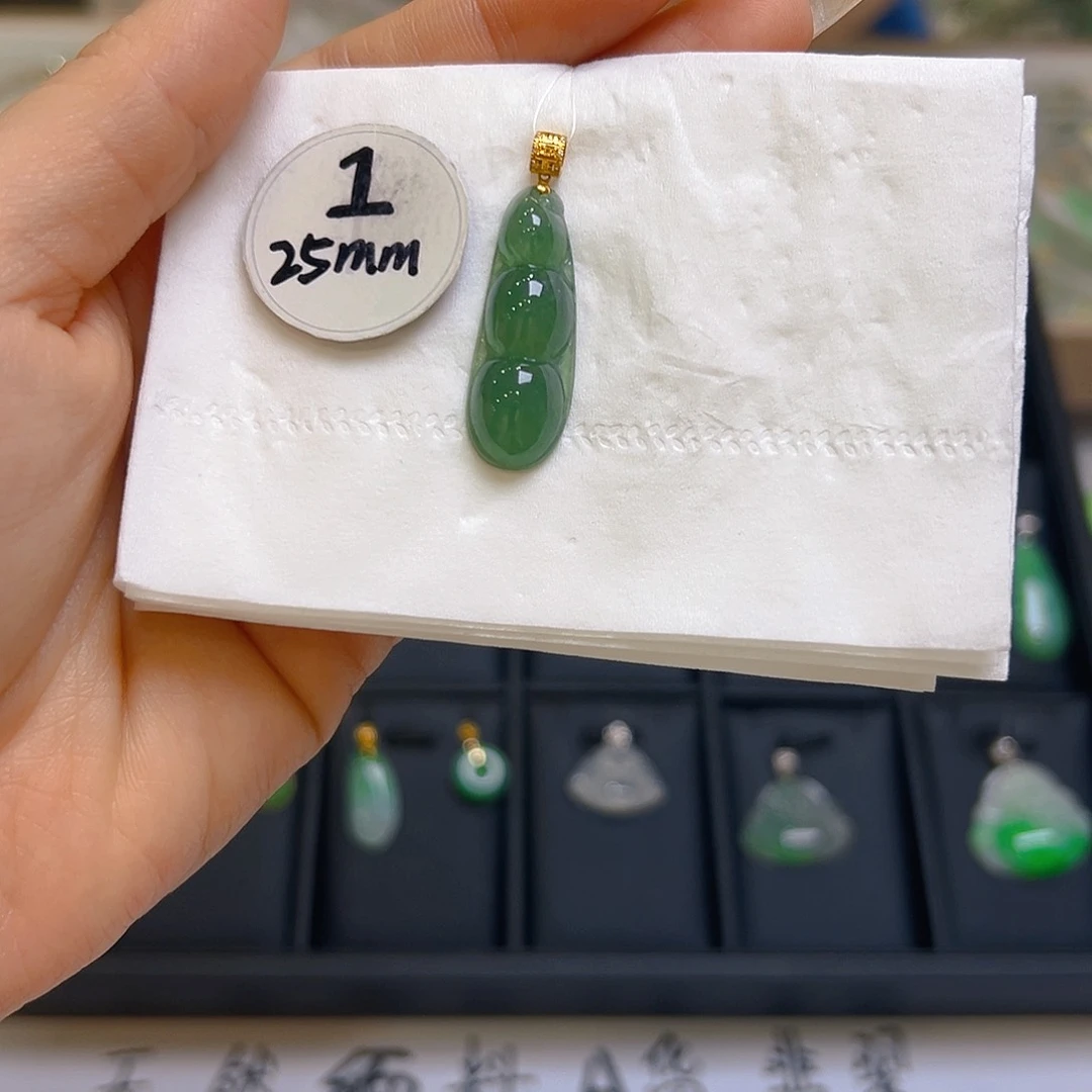 翡翠颈饰18K金镶嵌翡翠