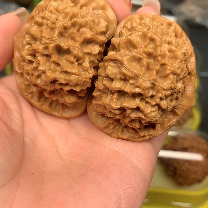 文玩核桃吊坠51加官帽