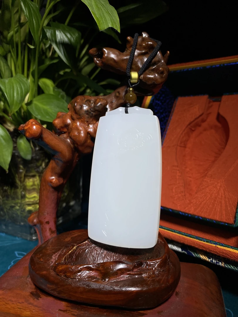 新疆和田玉坐莲观音牌