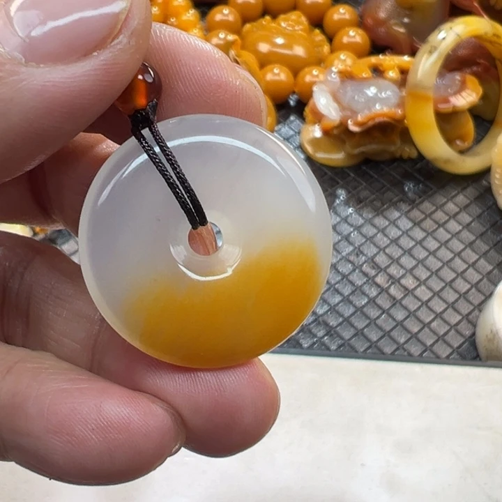 石英质玉（黄龙玉）颈饰未镶嵌