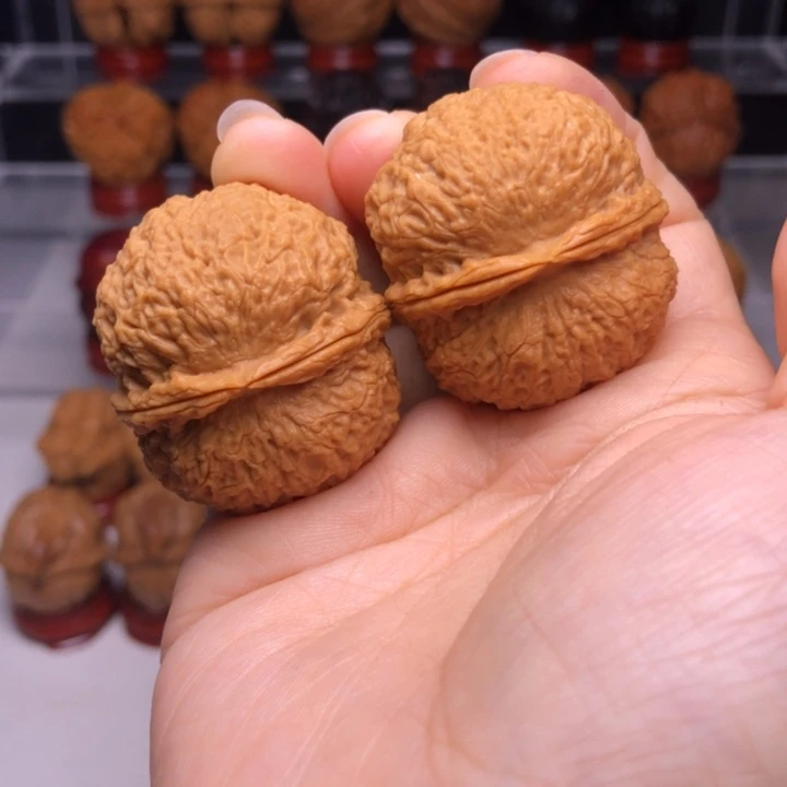 文玩核桃吊坠13鱼籽纹绣球