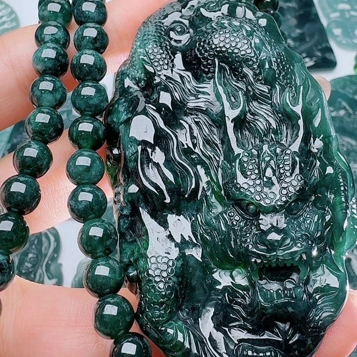翡翠未镶嵌颈饰1111