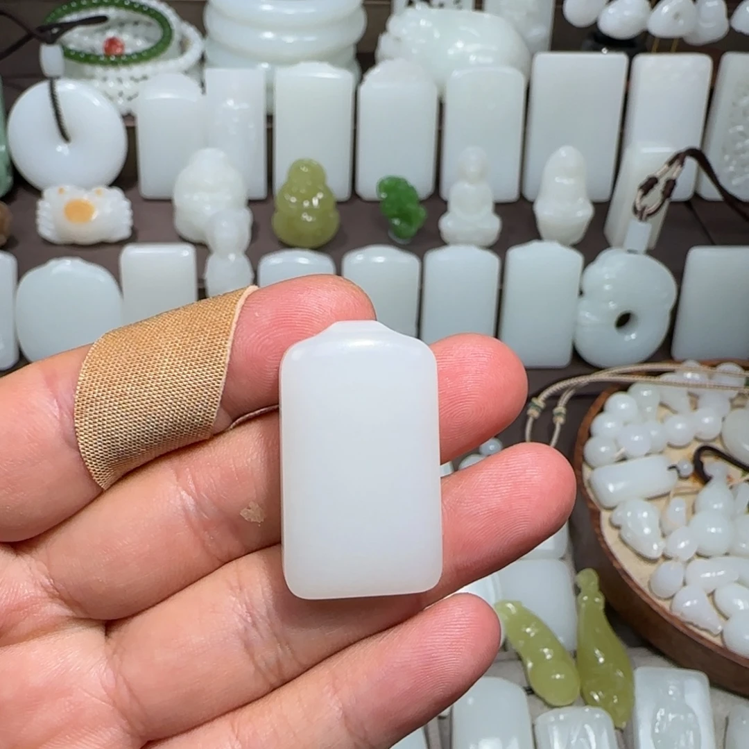 *****和田玉未镶嵌颈饰