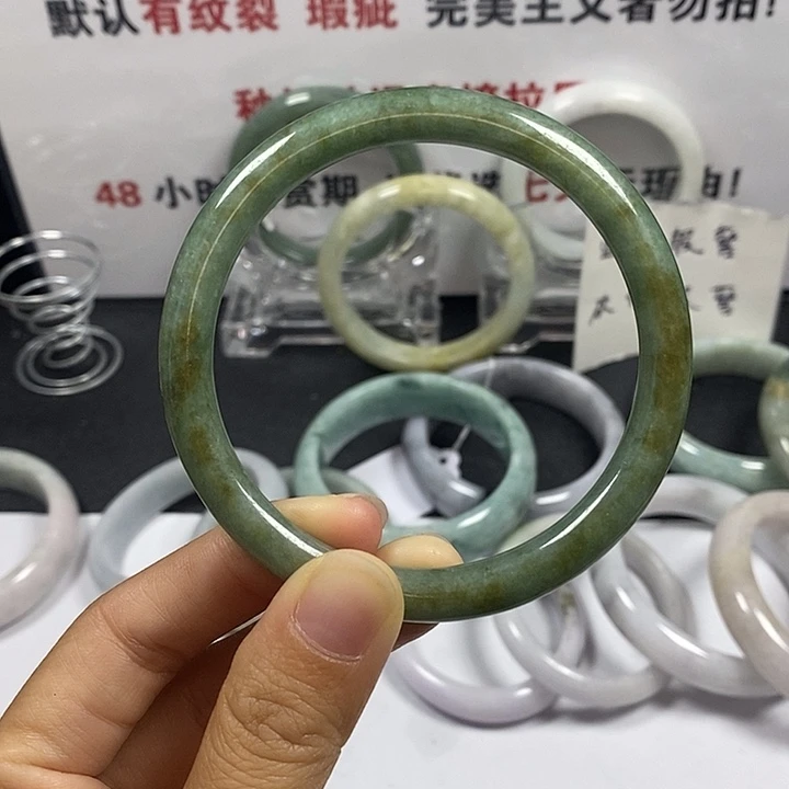 未镶嵌手镯翡翠27号。 61.2圈