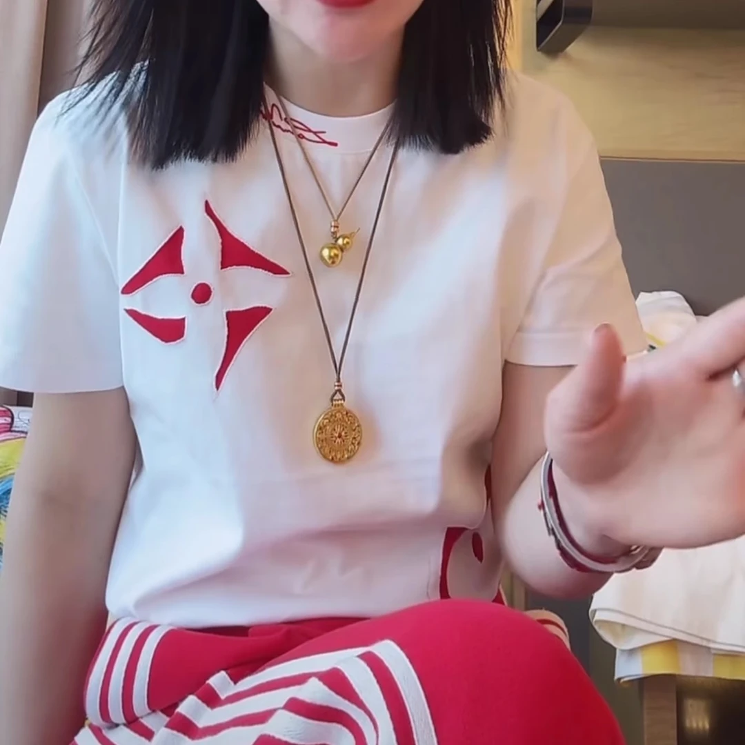 红色幸运草撞色贴布绣短袖T恤女2025夏季新休闲百搭显瘦圆领上衣