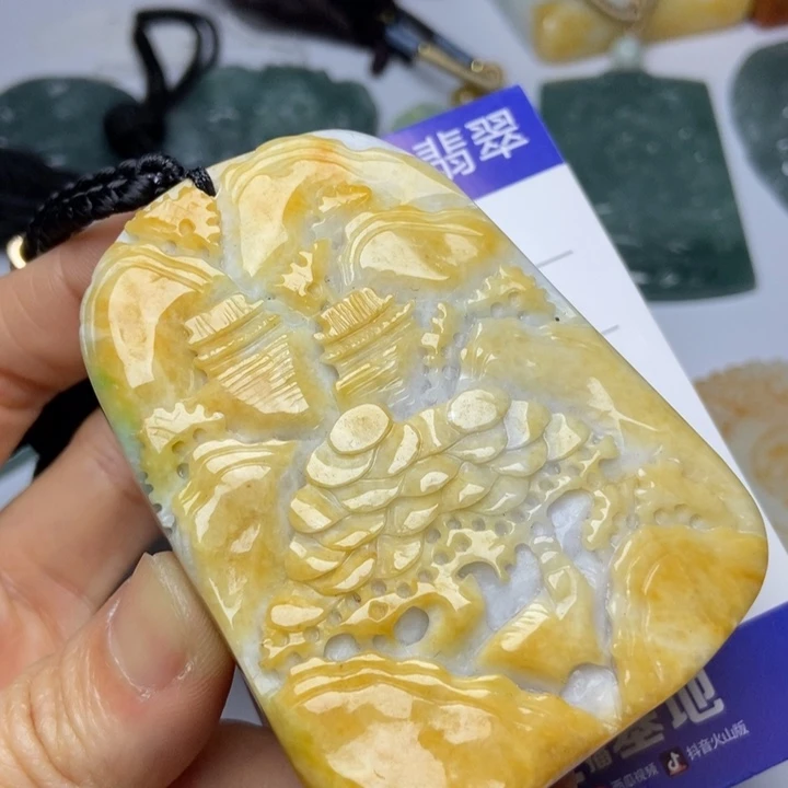 翡翠颈饰未镶嵌翡翠