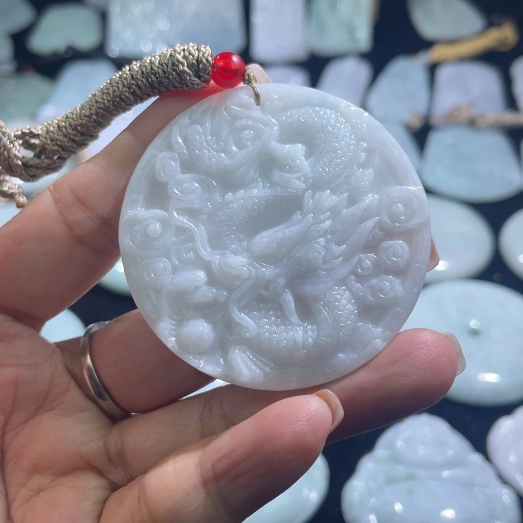 翡翠未镶嵌颈饰龙牌