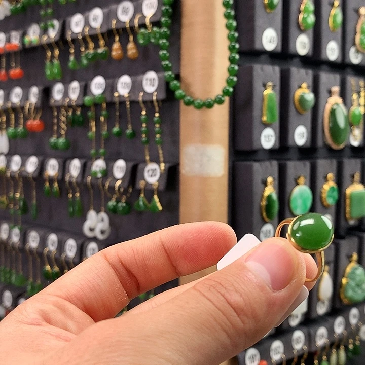 和田玉戒指18K金镶嵌