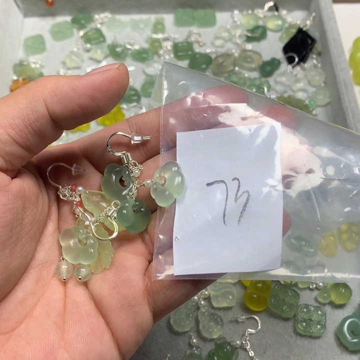 蛇纹石玉耳钉足银镀金镶嵌小*