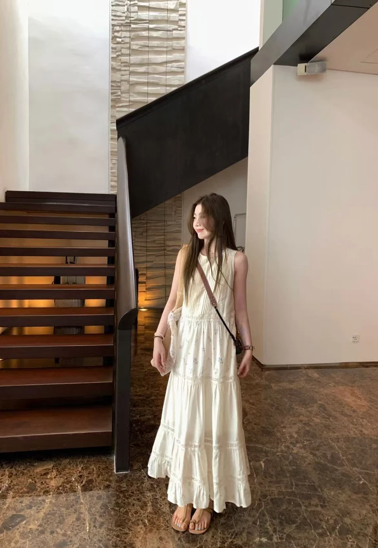 3j32-80291夏季新款蕾丝甜美风减龄气质百搭设计感无袖背心连衣裙