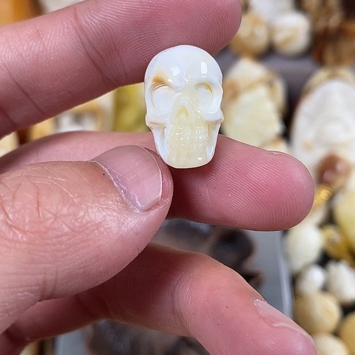 琥珀裸石未镶嵌我