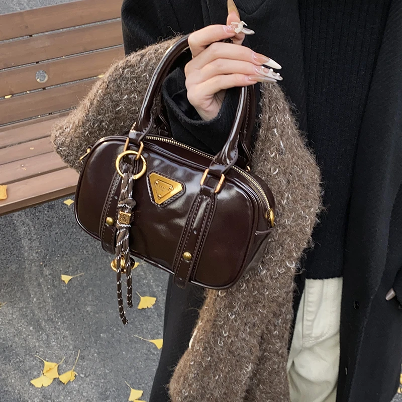 小众手提真皮保龄球包包女新款秋冬百搭复古小方包休闲斜挎包