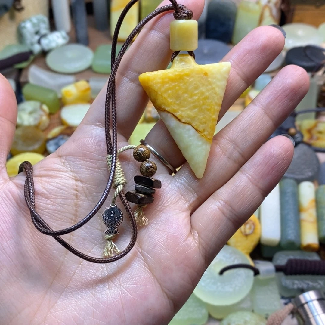 未镶嵌蛇纹石玉颈饰