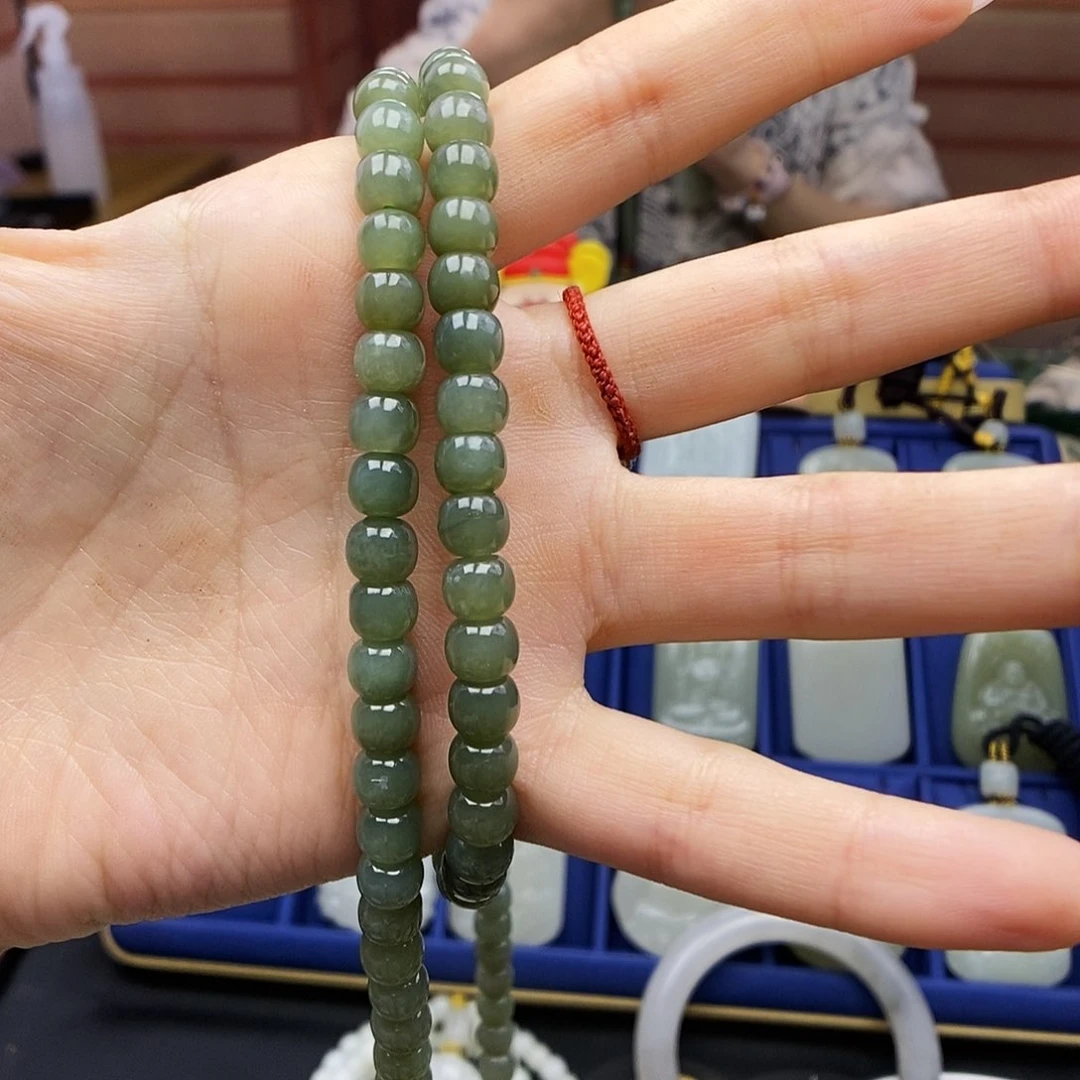 和田玉颈饰未镶嵌但****?