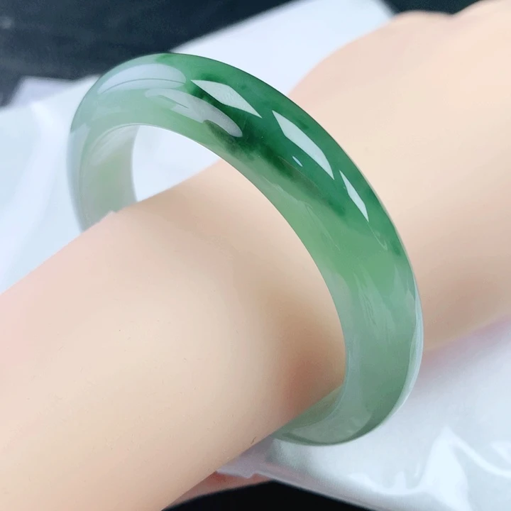 翡翠未镶嵌手镯56圈