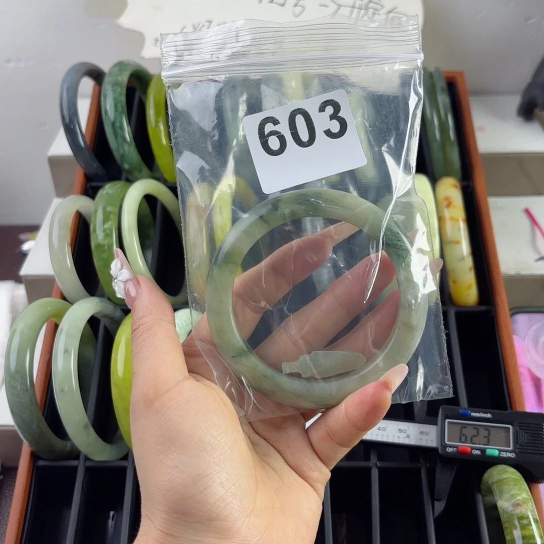 蛇纹石玉未镶嵌手镯阿*