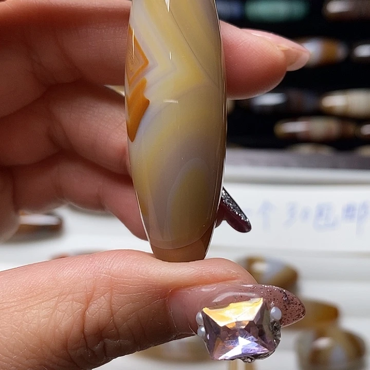 瑞***柜玛瑙/玉髓未镶嵌颈饰