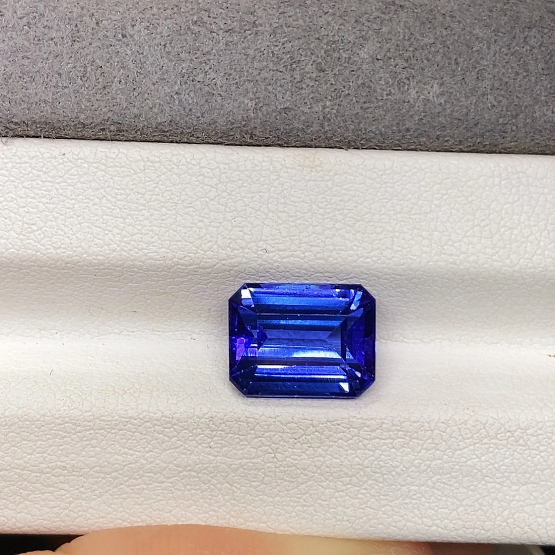 坦桑石5.51克拉天然全净满火彩坦桑石未镶嵌